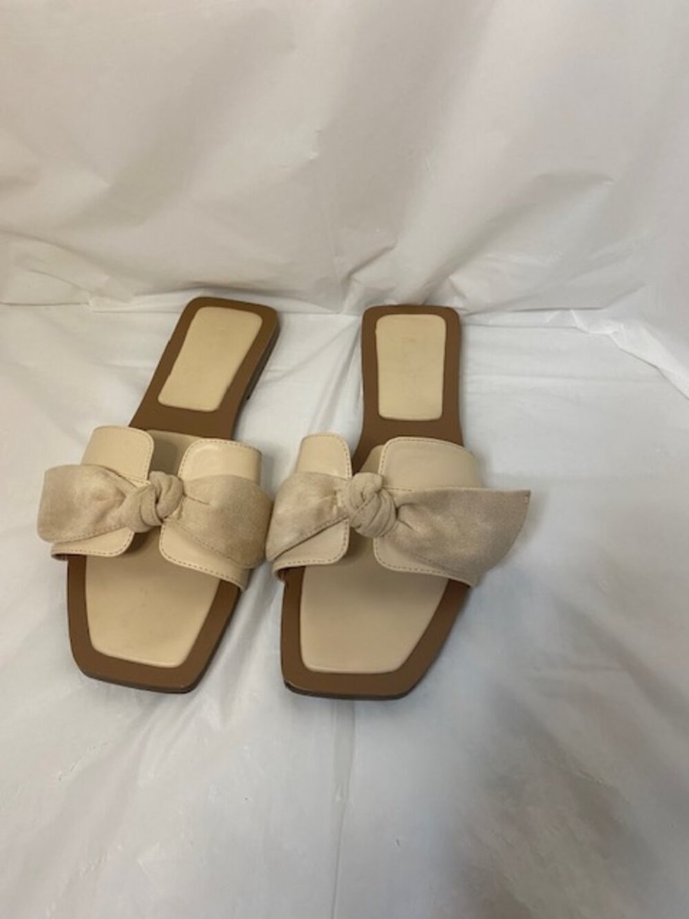 LAICIGO by ZBY Slip on Bow Sandals in Beige, Women's size 8.5
